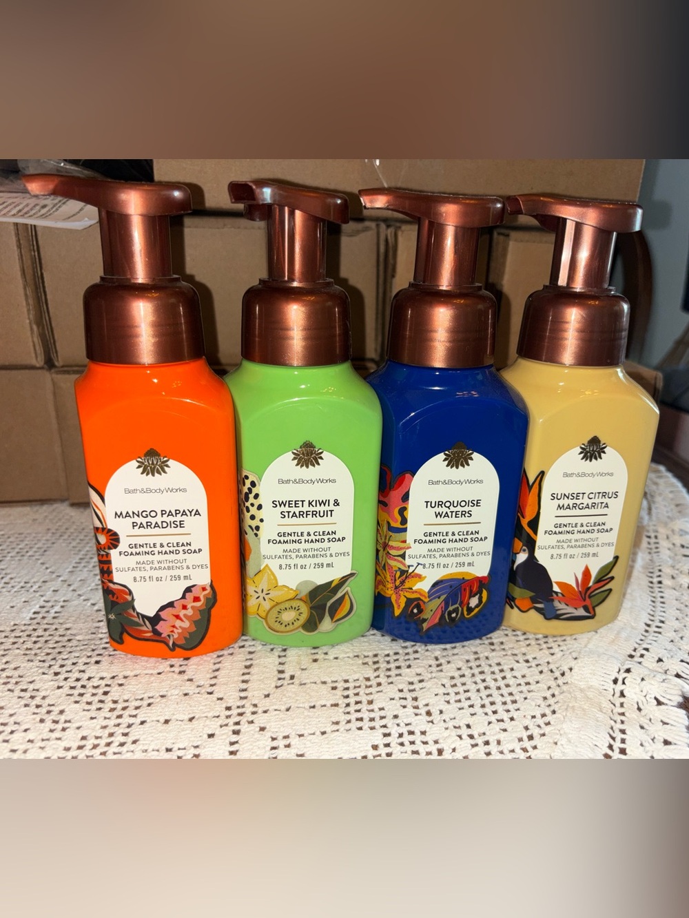 (2026) Bath & Body Works Sweet Kiwi & Starfruit Foaming Hand Soap - Green